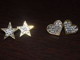 Piercing de estrela ou coração em strass