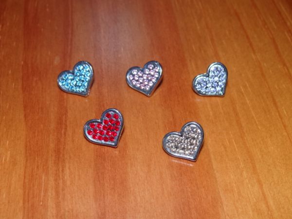 Piercing de coração prateado em strass