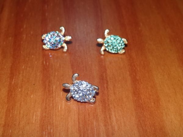 Piercing de tartaruga em strass